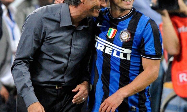 Real Madrid need to hire Mourinho.—Sneijder